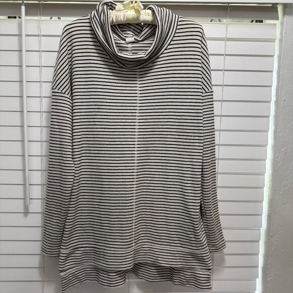 Liz Claiborne Weekend Women's textured long sleeved top; Size L - Picture 1 of 4